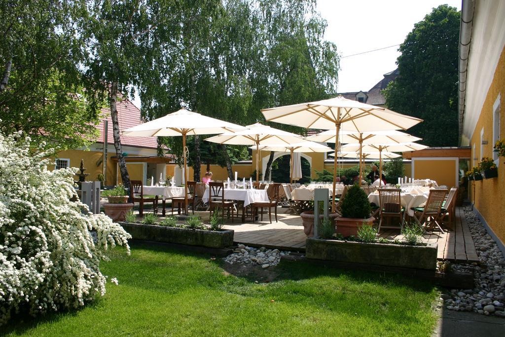 Schloss Muehldorf Feldkirchen an der Donau Restaurant photo