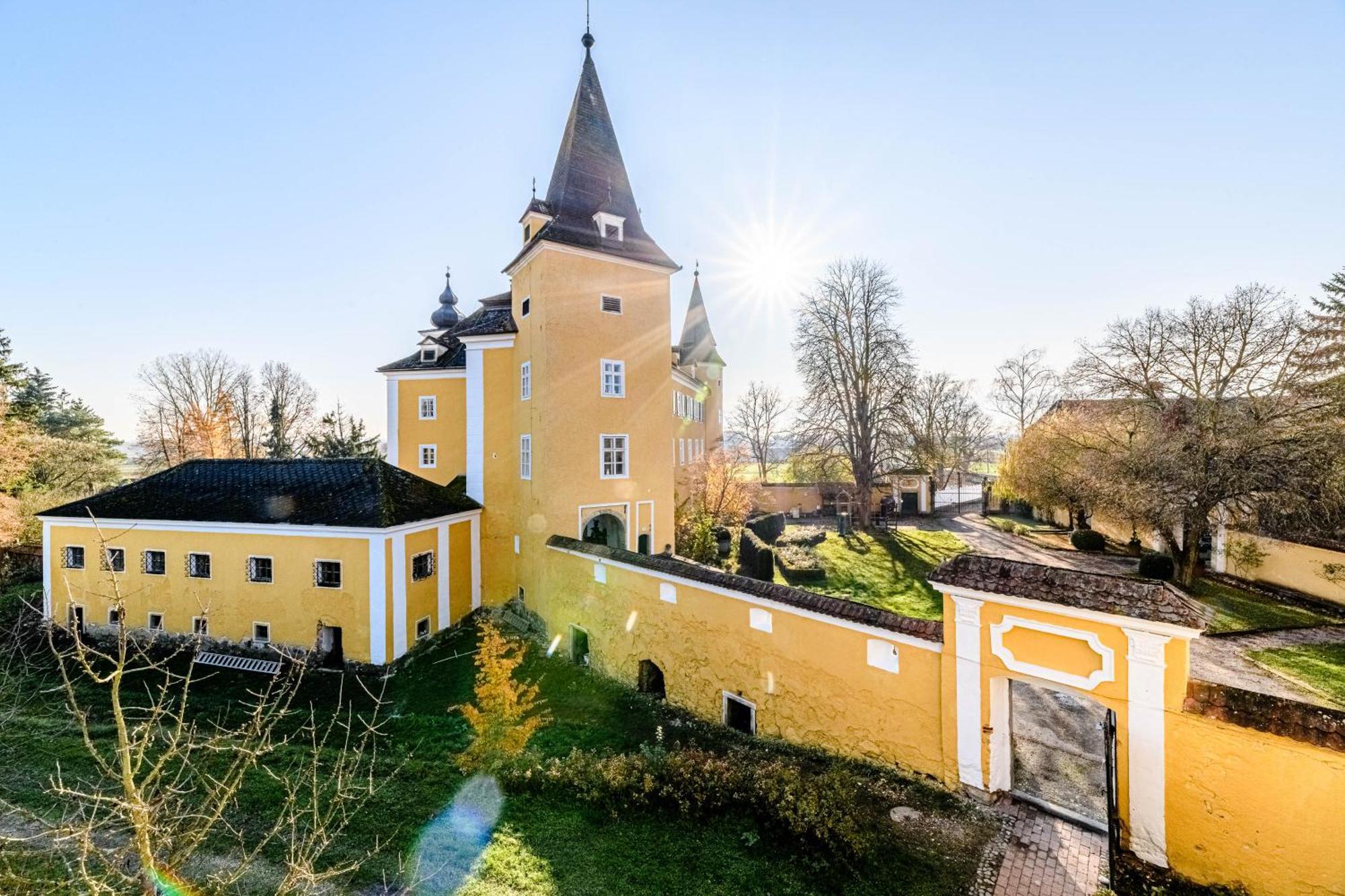 Schloss Muehldorf Feldkirchen an der Donau Exterior photo